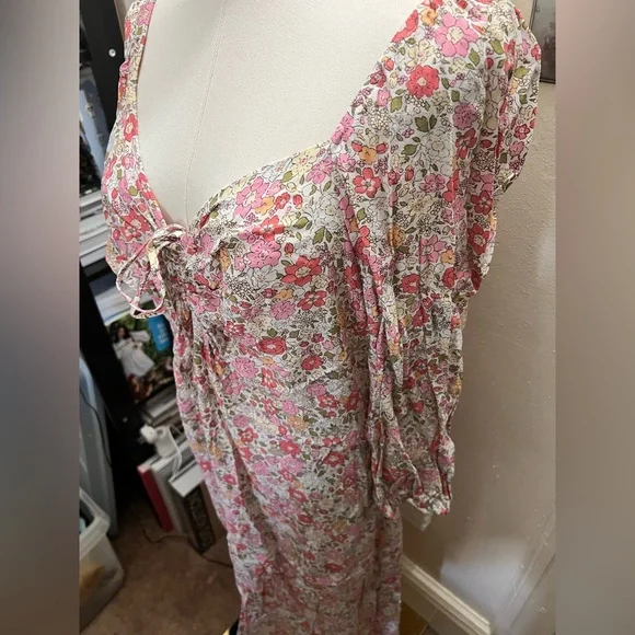 NWT H&M Floral Midi Pink Dress Sweetheart Neckline and Puff Sleeve Size L - Picture 3 of 8